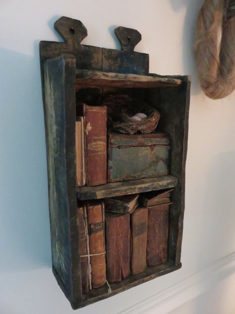 Ennis House, Primitive Shelves, Primitive Curtains, Primitive Cupboards, Small Bookshelf, Colonial Furniture, Prim Decor, Cottage Style Homes, Colonial Decor