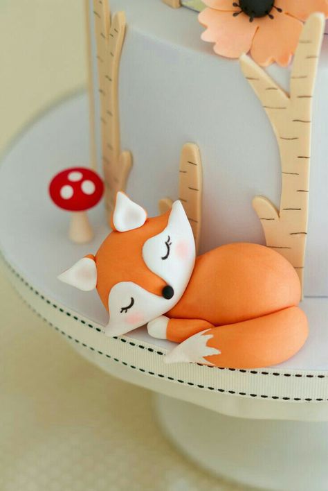 Fox Fondant, Fox Cakes, Fantasy Bakery, Woodland Theme Cake, Woodland Birthday Cake, Fox Cake Toppers, Fox Cake, Woodland Cake, Cake Templates