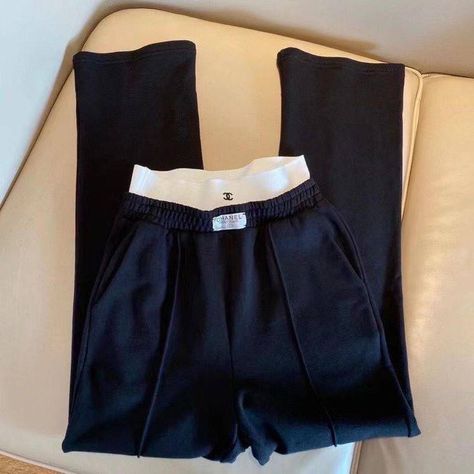 Chanel Trousers, Fashion Chanel, Chanel Designer, Foto Baby, Kpop Fashion Outfits, Fashion Design Clothes, 가을 패션, Lookbook Outfits, Teen Fashion Outfits