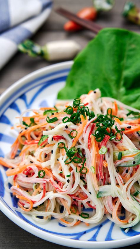 Kani Salad is a staple at sushi restaurants, and this delicious crab stick salad with cucumbers and carrots is easy to make at home. Japanese Kani Salad Recipe, Crab Salad Recipe Sushi, Japanese Kani Salad, Kani Salad Recipe, Resep Sushi, Kani Salad, Crab Salad Recipe, Crab Stick, Resep Salad