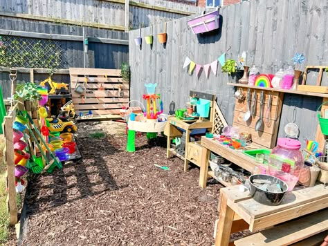 Fun outdoor learning space #everydayplayhacks #kidscrafts101 #messyplayanyway #eyfsinspiration #activitiesfortoddlers #activitiesforpreschoolers #kindergartenplay #playbasedlearning #playactivitiesforfun #montessoriinspired #montessori #recycleandplay #recyclemeplay #natureplay #invitationtoplay #inspiremyplay #playtray #tufftray #creativeplay #looseparts #loosepartplay Garden Kids Ideas, Small Yard Play Area For Kids, Small Garden Play Area, Childrens Garden Play Area, Nursery Garden Ideas Outdoor Play, Outdoor Play Areas For Toddlers, Outdoor Area For Kids, Toddler Backyard Play Area, Daycare Outdoor Play Area