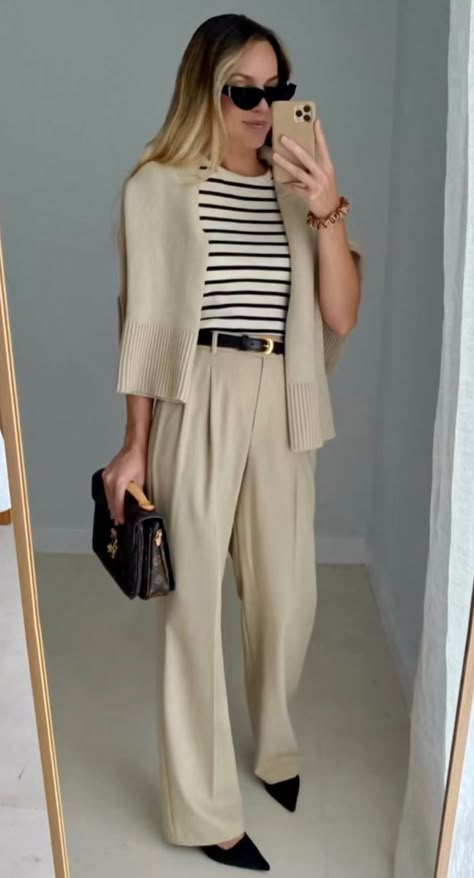 Birthday Outfit For Office, Classic Casual Outfits For Women Chic, Wide Leg Business Outfit, Beige Pants Winter Outfit, Beige Dress Pants Outfit, Office Outfits Women Spring, Old Money Street Style, Classy Fall Outfits, How To Have Style