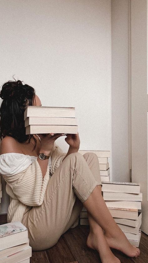 Reading Aesthetic Black Woman, Author Branding Photoshoot, Bookish Profile Pictures, Poses With Books, Book Poses, Book Photoshoot, Book Shoot, Studio Mini Sessions, Disneyland Aesthetic