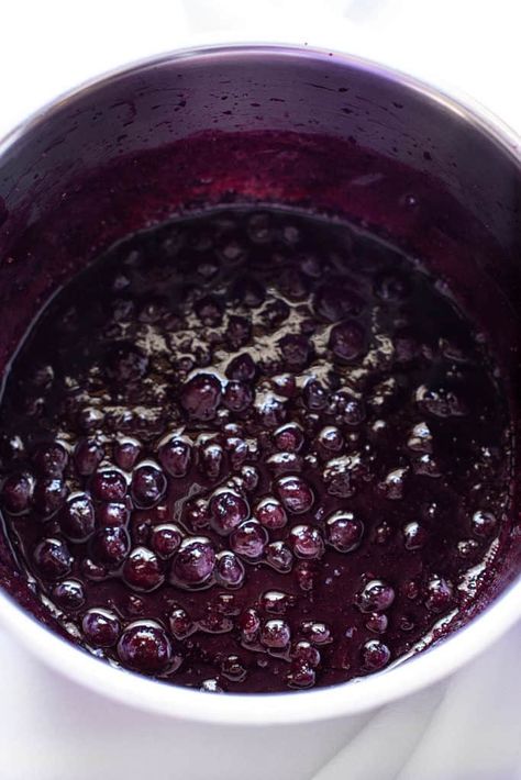 Blueberry Reduction, Blueberry Compote Recipe, Blueberry Coulis, Blueberry Sauce Recipe, Coulis Recipe, Blueberry Cinnamon Rolls, Compote Recipe, Blueberry Topping, Cheesecake Toppings