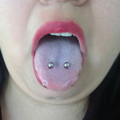 Two Tounge Piercings, Viper Piercing Tongue, Double Tounge Piercings, Two Tongue Piercings, Black Tongue Piercing, Tounge Piercings Types, Pretty Piercings, Piercing Inspiration, Double Tongue Piercing