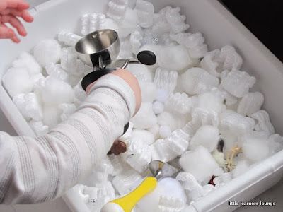 packing peanuts Prek Sensory, Winter Sensory, Sensory Tub, Museum Exhibit, Tub Ideas, Cotton Balls, Play Based, Play Based Learning, Packing Peanuts