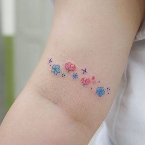 Aesthetic Colored Tattoo, Colorful Tatoos Small, Rainbow Colored Tattoo, Colorful Tattoo Aesthetic, Colorful Mini Tattoo, Colorful Doodle Tattoo, Minimalist Colored Tattoo, Small Tattoos Color, Cute Colored Tattoos