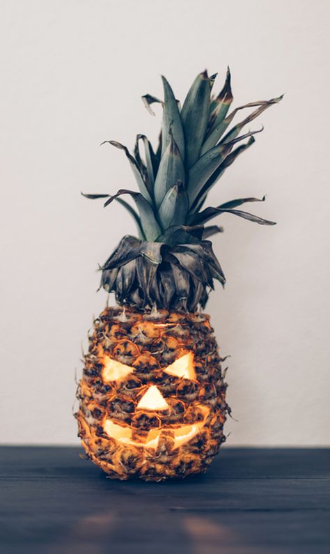 Pineapple Jack O'Lantern Menu Halloween, Aloha Party, Hallowen Ideas, Halloween Memes, Jack O'lantern, Flamingo Party, Tiki Party, Halloween Snacks, Halloween Inspiration