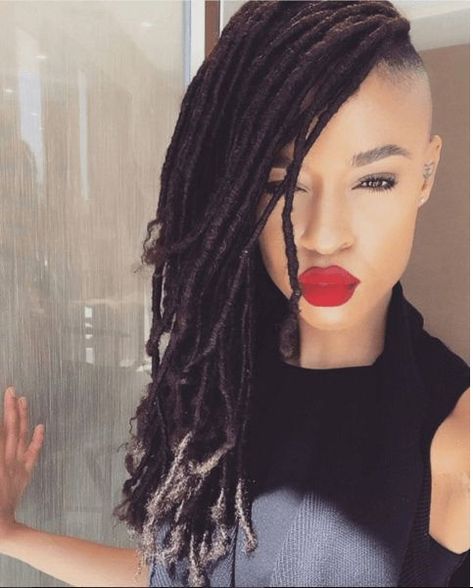 100 Unconventional dredlock styles. Who rocked it? Who sucked at it? – Nekita ink Braids With Shaved Sides, Shaved Side Hairstyles, Faux Locs Hairstyles, Side Hairstyles, Shaved Sides, Dreadlock Hairstyles, Hair Blog, Hair Crush, American Woman