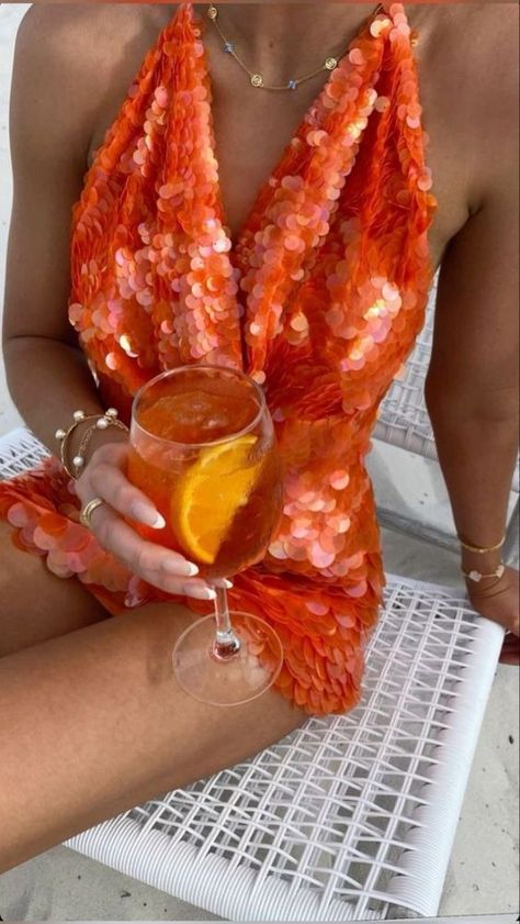 orange u glad Night Out Outfit Birthday, Vegas Outfit Ideas 21st Birthday, Ibiza Outfits Aesthetic, Summer Cocktail Outfit, Orange Outfit Summer, Cocktail Night Outfit, Ibiza Outfits Night Party, Ibiza Party Outfit, Orange Sequin Dress