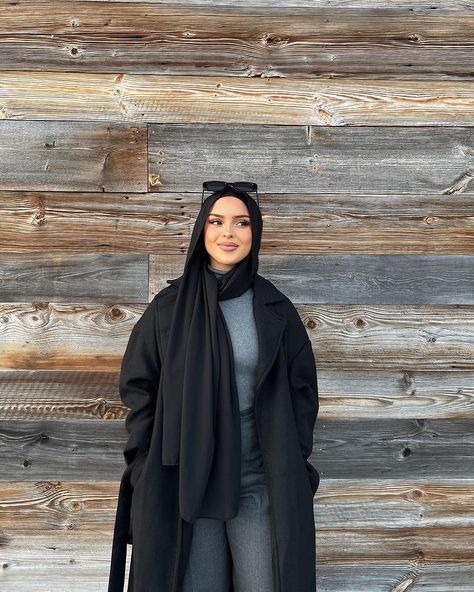 Grey Hijab Outfit, Hijabi Winter Outfits, Modest Ootd, Grey Hijab, Black Hijab, Stile Hijab, Scarf Summer, Y2k Winter, Street Hijab Fashion