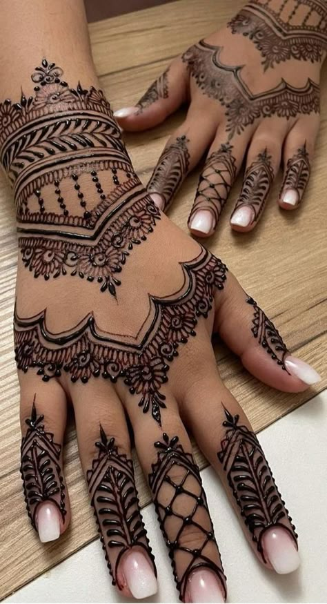 Henna Designs Back, Henna Designs Simple, Henna Flower Designs, Cute Henna Designs, Inai Pengantin, Henna Style Tattoos, Henna Inspired Tattoos, Tato Henna, Finger Henna Designs