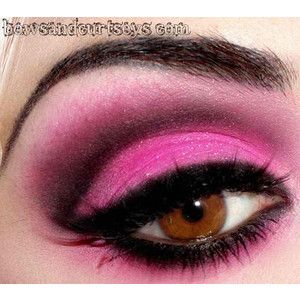 eye makeup | Tumblr found on Polyvore  Draculaura Rosa Make-up, Scene Makeup, Makeup Tumblr, Neon Rose, Dramatic Eye Makeup, Black Eyeshadow, Dramatic Eyes, Pink Eyeshadow, Pink Makeup