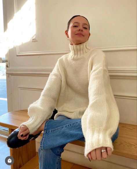 Knit Cream Sweater Outfit, Fall White Sweater Outfit, Cream Chunky Knit Sweater Outfit, Cream Knit Cardigan Outfit, Knit Poncho Outfit, Cream Jumper Outfit Winter, White Wool Sweater Outfit, White Oversized Sweater Outfit, Oversized Cream Sweater Outfit