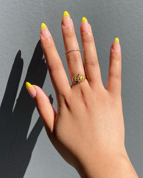 Posted by Zoe Scott: Hey there! In this post, I'm thrilled to share the ins and outs of the trendy Yellow French Tip Nails. It's a lively twist on the classic French manic... Double French Manicure, Yellow Almond Nails, Yellow French Tip, Tip Nail Ideas, French Tip Nail Ideas, Yellow French, Beach Nail Designs, French Yellow, French Tip Nail Designs