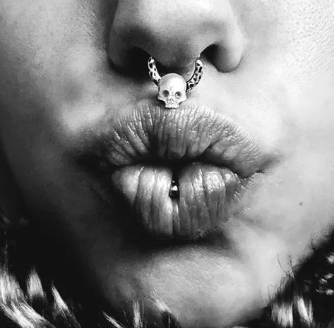 Silver skull septum Skull Nose Piercing, Gothic Septum Jewelry, Cool Septum Rings, Bijoux Piercing Septum, Skull Pearl, Silver Septum Ring, Septum Piercing Jewelry, Septum Piercings, Septum Jewelry