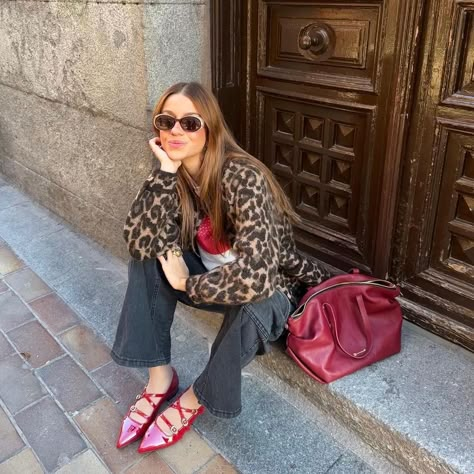 🎱 @inprintwetrust.co | Instagram Red Flats Outfit, Casual Dinner Outfits, Barcelona Outfits, Casual Dinner Outfit Summer, Dinner Outfit Fall, Dinner Outfit Casual, Latina Outfits, Burgundy Outfit, Latina Fashion Outfits