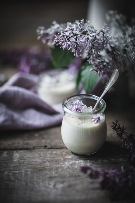 Lilac Recipes, Lilac Honey, Dessert Spring, Honey Dessert, Rustic Food Photography, Moody Food Photography, Panna Cotta Recipe, Unflavored Gelatin, Fresh Drinks