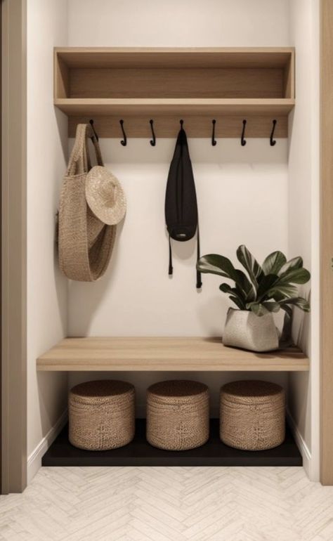 Mudroom Decor, Home Hall Design, Mudroom Design, Living Room Goals, Small Hallways, Home Entrance, Home Entrance Decor, Entrance Decor, Mud Room