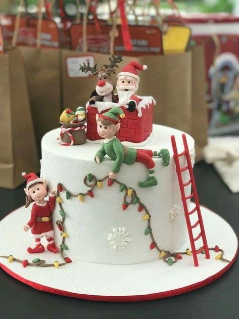 Christmas Cake Ideas Fondant, Santa Cakes, Themed Cake Ideas, Fondant Christmas Cake, Torte Creative, Easy Christmas Cake Recipe, Santa Cake, Christmas Themed Cake, Christmas Cake Designs