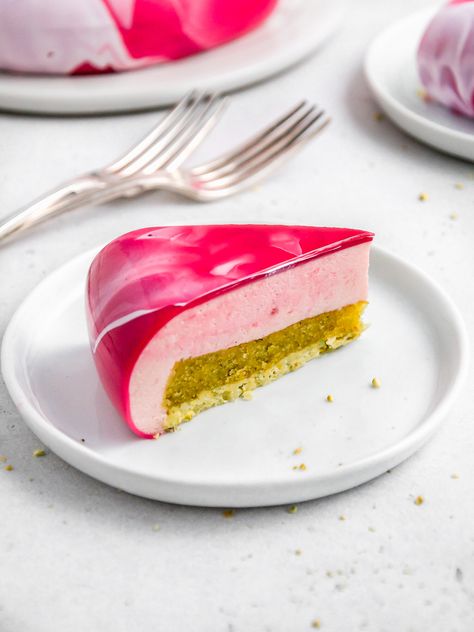 Pistachio Mousse Cake, Chocolate Spring Desserts, Pistachio Mousse, Strawberry Pistachio, Strawberry Mousse Cake, Homemade Cake Mixes, Raspberry Mousse Cake, Spring Recipes Dessert, Mousse Cake Recipe