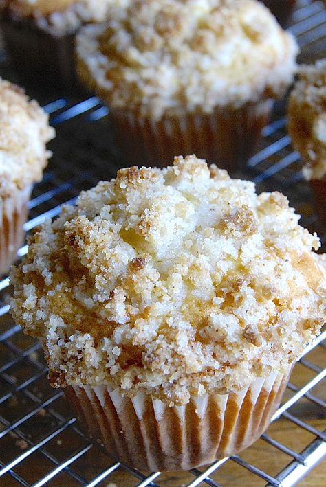 Egg Nog Muffins, Eggnog Muffins Recipe, Eggnog Muffin Recipe, Breakfast Quick Bread, Eggnog Muffins, Muffins With Streusel Topping, Muffins Blueberry, Holiday Eggnog, Breakfast Quick