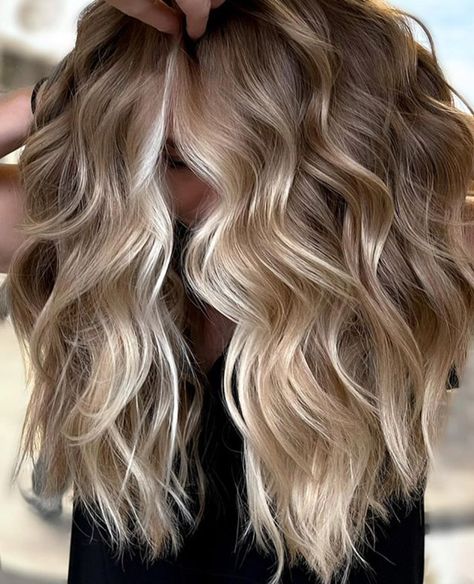 Fall Blonde Hair, Blonde Hair Inspiration, Winter Hair Color, Long Blonde, Hair Color And Cut, Hair Inspiration Color, Long Blonde Hair, Hair Inspo Color, Winter Hairstyles