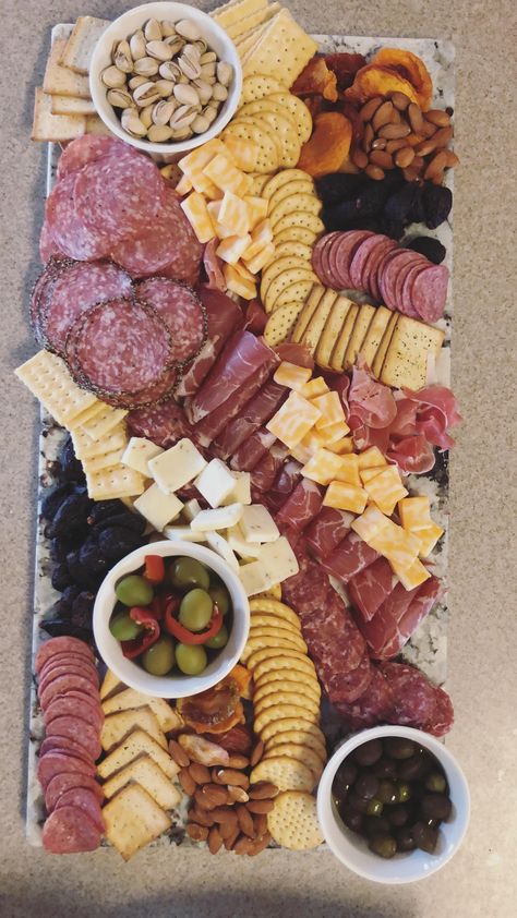 Tooth Pick Appetizers, Office Party Food Ideas, Nut Platter, Meat Cheese Platters, Cheese Fruit Platters, Meat And Cheese Tray, Decorações Com Comidas, Meat Platter, Party Food Buffet