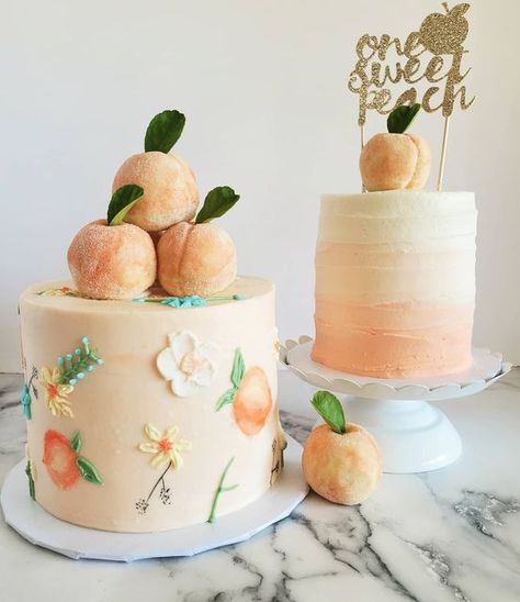 Peachy Birthday Cake, Peach Party Food Ideas, Sweet As Peach 1st Birthday, Peach Theme Birthday Cake, Peach Cakes Birthday, Peaches And Cream Birthday Party, Cake With Peaches Decoration, Sweet As A Peach First Birthday Cake, Sweet As A Peach First Birthday Decor