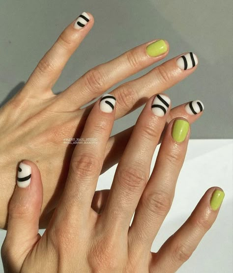 Nails Ideas For School, Cool Nail Inspo 2024, Chic Summer Nails, Nails Lines, Short Nail Styles, Minimal Nails Art, Long Almond, Hello Nails, Minimal Nails