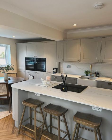 Dove Grey Shaker Kitchen, Howdens Chelford, Dove Grey Kitchen, Grey Shaker Kitchen, Kitchen Shaker, Real Kitchens, Fitted Kitchens, Larder Unit, Mdf Doors