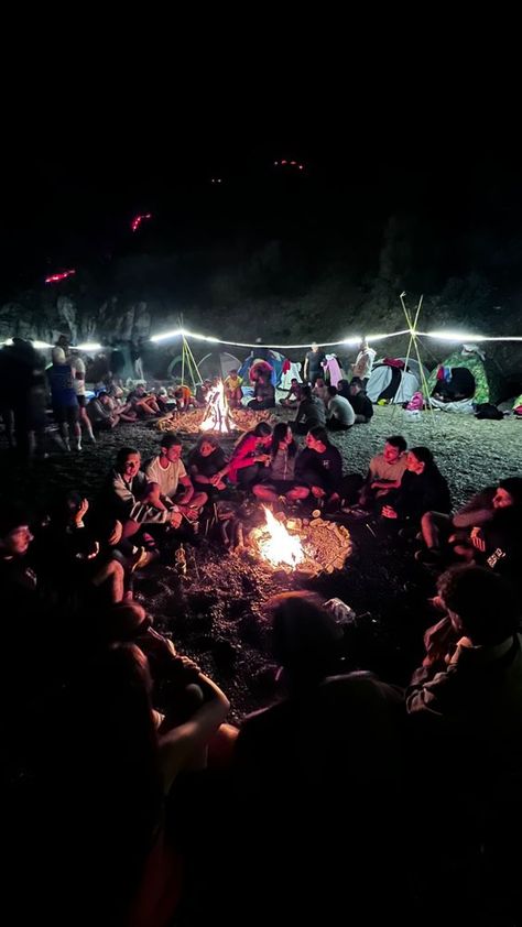 Camping Aesthetic Camp Fire With Friends, Camping Aesthetic Friends, Tent Camp Set Up Ideas, 22 Photoshoot, Camping With Friends, Fire Camp, Summer Checklist, Nandi Hills, Tent Camping Hacks