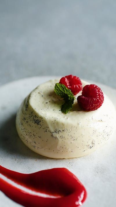 Panna Cotta Recipe, India Food, Classic Desserts, No Bake Desserts, Food Design, Just Desserts, Cake Desserts, Cooking And Baking, Sweet Recipes