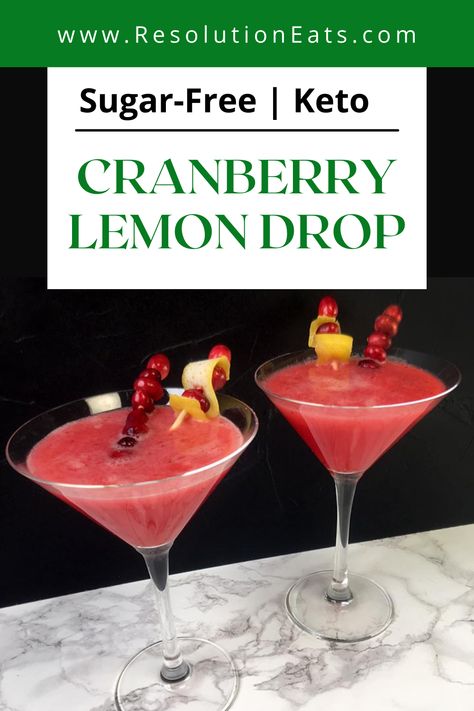 These Keto cocktails are low carb alcoholic drinks with a kick. They are zero-carb vodka martinis flavored with lemons and cranberries instead of sugary kirsch. It makes for a colorful cocktail with a bright flavor. It's a skinny cocktail too, with only 132 calories. This Keto lemon drop would make a great signature holiday cocktail. Your friends with New Year's diet resolutions will thank you for it. Cranberry Lemon Drop, Whipped Vodka Drinks, Thanksgiving Alcohol, Cranberry Vodka Recipe, Low Calorie Christmas, Vodka Martinis, Lemon Drop Martini Recipe, Low Carb Alcoholic Drinks, Martini Flavors