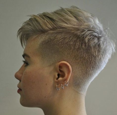 There is Somthing special about women with Short hair styles. I'm a big fan of Pixie cuts and buzzed cuts. Enjoy the many different styles. Buzz Pixie Haircut, Punk Pixie Cut, Feminine Haircuts, Spiky Hairstyles, Shaved Hairstyles, Super Short Haircuts, Shaved Side, Braid Videos, Taper Fade