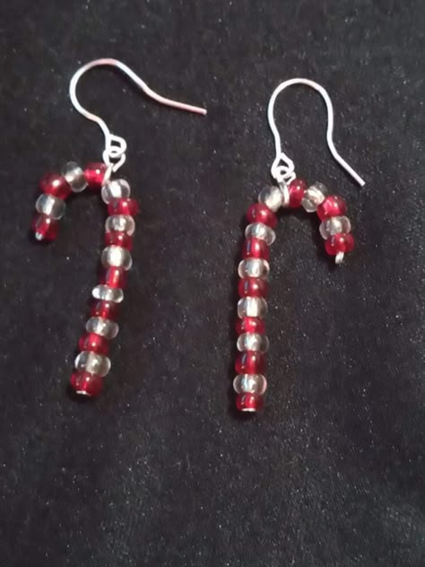 Christmas Bead Jewelry Ideas, Diy Xmas Jewelry, Christmas Beading Patterns Free, Christmas Jewellery Ideas, Christmas Necklace Ideas, Christmas Diy Earrings, Handmade Christmas Earrings, Christmas Earring Ideas, Christmas Beaded Jewelry