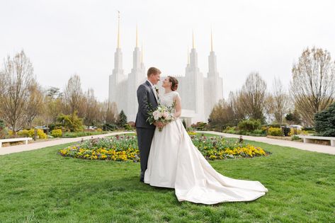 Dc Temple, Washington Dc Temple, Mormon Wedding, Temple Marriage, My Kind Of People, Temple Lds, Temple Wedding, Lds Temples, Fun Couple