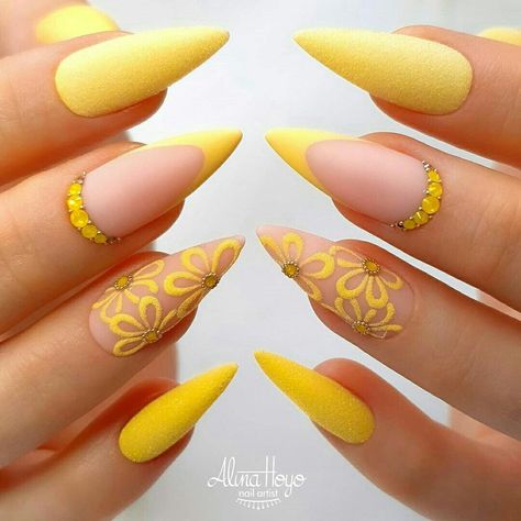 Stiletto Nail Art, Sassy Nails, Pretty Nail Art Designs, White Nail Designs, Simple Nail Art Designs, White Nail, Pretty Nail Art, Yellow Nails, Coffin Nails Designs