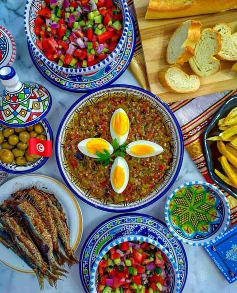 Daily Food Plan, Tunisia Aesthetic, Tunisia Food, Tunisian Culture, Morocco Chefchaouen, North African Food, Plats Ramadan, Tunisian Food, Daily Meal Plan