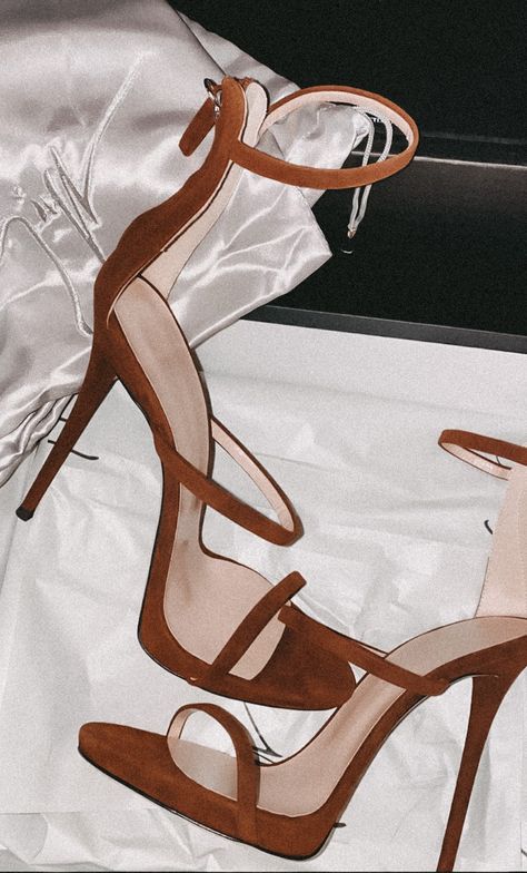 Bronze Shoes High Heels, Elegant High Heels Classy, Brown Heels Aesthetic, Wedding Heels Brides, Dark Brown Heels, Brown Strappy Heels, Bronze Shoes, Highheels Shoes, Classy Heels