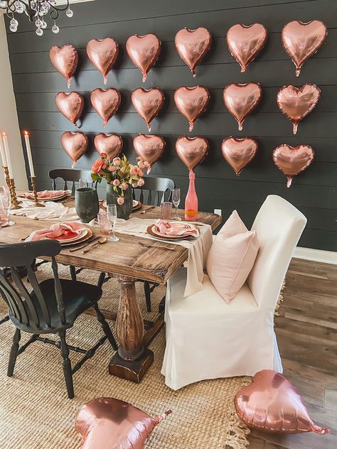 Easy Valentines, Backdrop Ideas, Wall Backdrops, Heart Balloons, Fall Centerpiece, Valentines Party, Simple Valentine, Diy Party Decorations, Photo Backdrop