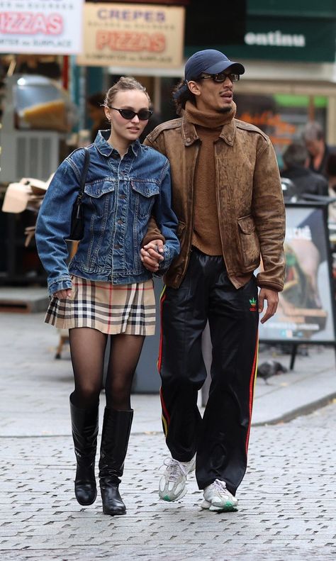 Burberry Skirt Outfit, Lily Rose Depp Fashion, Lily Rose Depp Street Style, Lily Rose Depp Outfits, Lilly Rose Depp, Lily Rose Depp Style, Burberry Skirt, Mini Pleated Skirt, Stockings Outfit