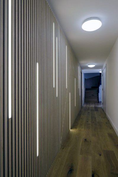 Another example of wood paneling with LED strip lights. In a hallway, that's pretty interesting I think. Blitz Design, Interior Light Fixtures, Corridor Design, Corridor Lighting, Wall Lamps Living Room, Led Light Design, Industrial Livingroom, Long Hallway, Hallway Lighting