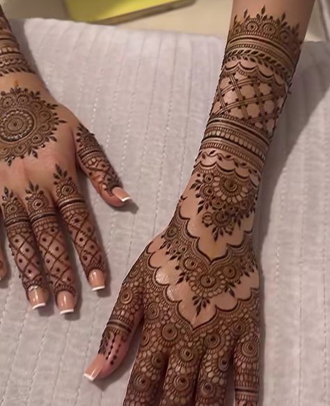 Henna Long Design, Bridal Henna Aesthetic, Mid Arm Henna Design, Long Mehendi Designs, Long Mehendi Designs For Hands, Long Mehendi, Mehndi Designs Heavy, Henna Designs Long, Long Henna Designs