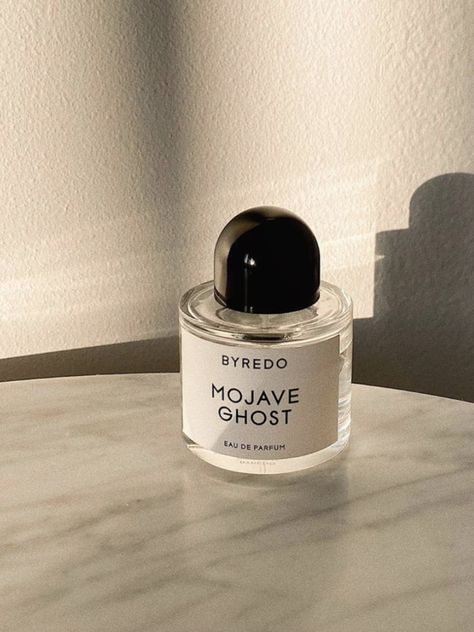 #byredo #parfum #luxury parfum #eu de parfum #feminine scent #lmojave ghost Magnolia Perfume, Byredo Mojave Ghost, Musk Mallow, Mojave Ghost, Perfume Collection, Floral Fragrance, Beautiful Images, Magnolia, Style Me