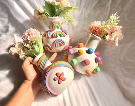 Self Hardening Clay Ideas, Cute Ceramic Vase, Vase Cute, Cute Vase, Modern Ceramic Vase, Retro Eclectic, Pom Pom Flowers, Craft Room Decor, Handmade Vase