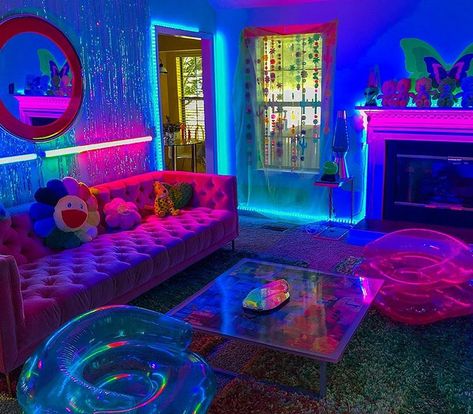 Gaming Lounge Room Ideas, Psycadelic Room Aesthetic, Bedroom Decor Trippy, Neon Indie Room, Trippy Game Room, Sesh Room, Dope Rooms, Pink Trippy Aesthetic Room, Wall Art Inspiration