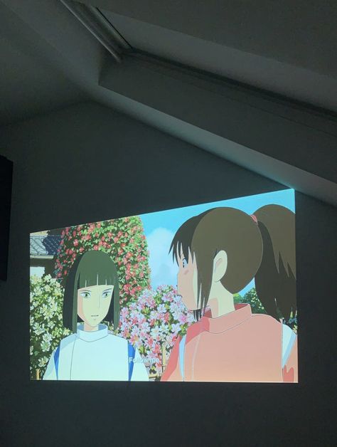 Spirited away projector cozy room vibes Room Movie Projector Aesthetic, Anime Projector Room, Room Projector Aesthetic, Dorm Projector, Film Projector Aesthetic, Movie Projector Bedroom, Bedroom With Projector, Projector Window, Shoujo Room