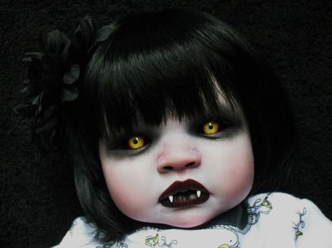 Creepy Reborn Dolls, Making Creepy Dolls, Creepy Doll Art, Diy Halloween Doll, Scary Baby Dolls, Vampire Doll, Creepy Doll Halloween, Horror Crafts, Creepy Baby Dolls