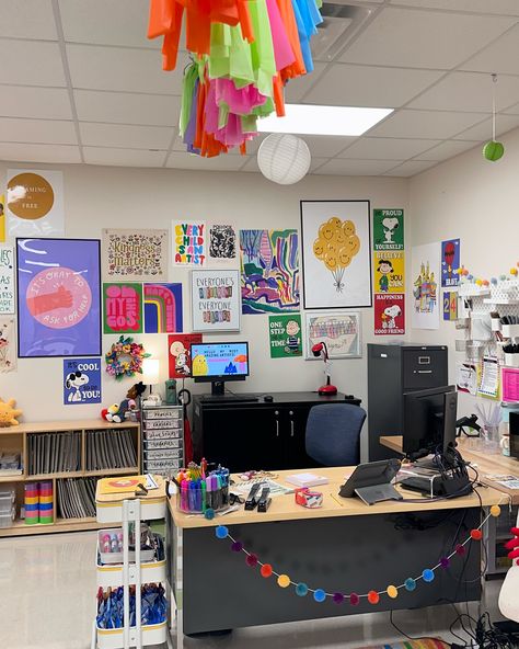 my classroom is all set for year 3!! 📚📓✏️🫶🏾 thank you to everyone who was able to contribute to my classroom this year and the years before🫶🏾 i know my students are going to love everything from the snacks, markers, paints to pom poms & books. we are so grateful 💌 #msgoodman🎨 #elementaryteacher #arteducation #elementaryarteducation Early 2000s Classroom, 2000s Classroom Aesthetic, Classroom Corner Ideas, School Art Classroom Aesthetic, Art Teacher Room, Decorating Classroom Ideas, Elementary Art Rooms Bohemian, Creative Classroom Decor, Hippie Classroom